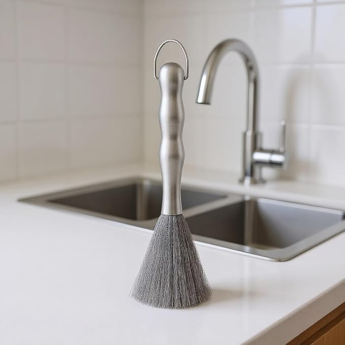 Stainless Steel Scrubber with Handle, Durable Metal Dish Brush for Kitchen Cleaning,One-Piece Molding Process, Hands-Free Cleaning, Suitable for Frying Pans, Plates, Bowls，Cast Iron Skillet