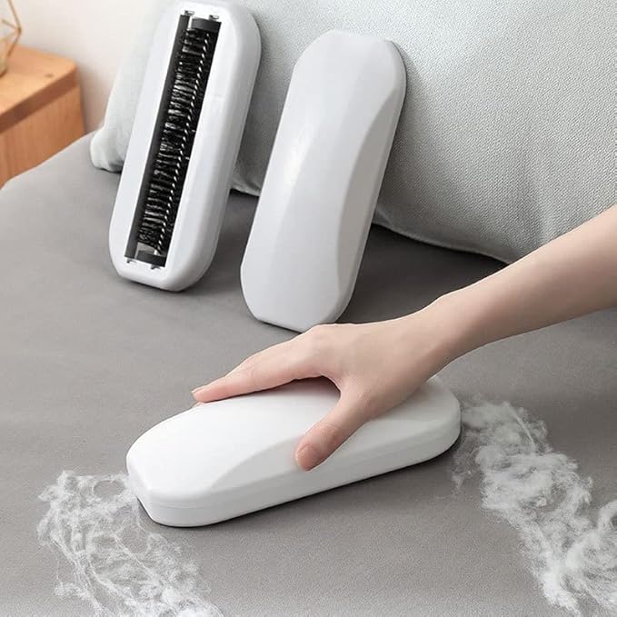 Garbage Debris Cleaning Brush, Manual Sofa Bed Sheet Brush, Hair Remover for Clothes, Hand-held Brush, Non-Electric (White)